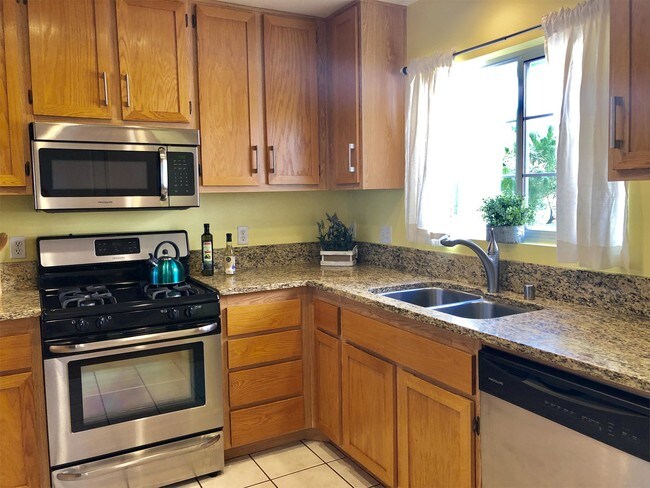 Photo - 1451 Robinson Ave