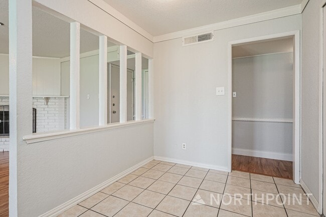 Building Photo - 3 BR/2BA | Newly Renovated Single Family Home | Large Backyard|1- Car Garage!