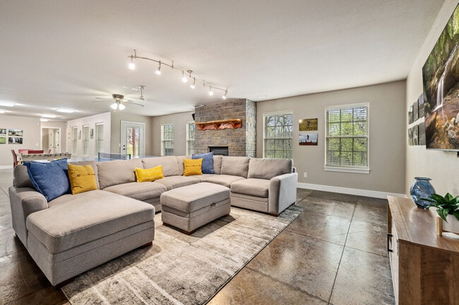 Photo - 305 Peach Orchard Rd Unit ID1221939P