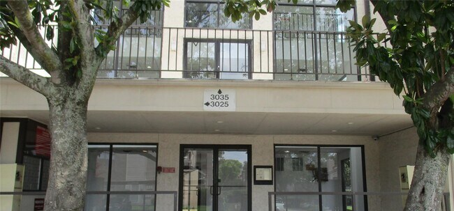 Photo - 3025 Walnut Bend Ln Unit 21