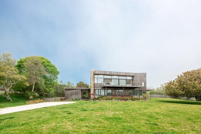 Building Photo - 43 Surfside Ave