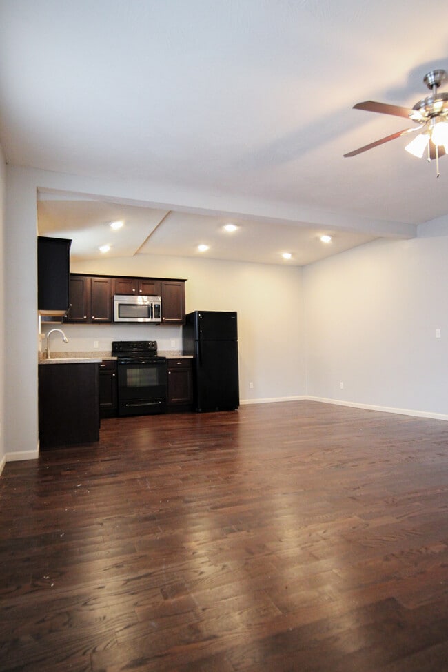 Photo - 459 S Main Ave