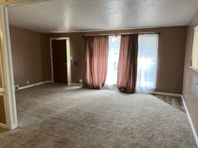 Photo - Amazing price amazing location 3+ bedroom ...