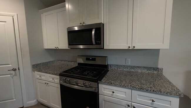 Photo - 4/2/2 NEWER CONSTRUCTION!