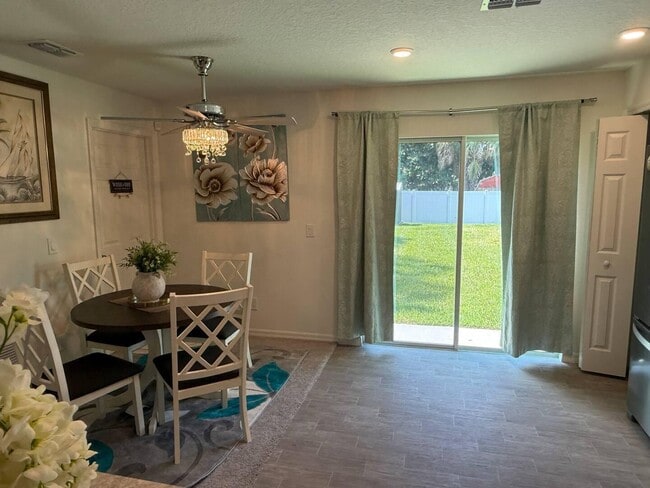 Photo - 400 Krassner Dr