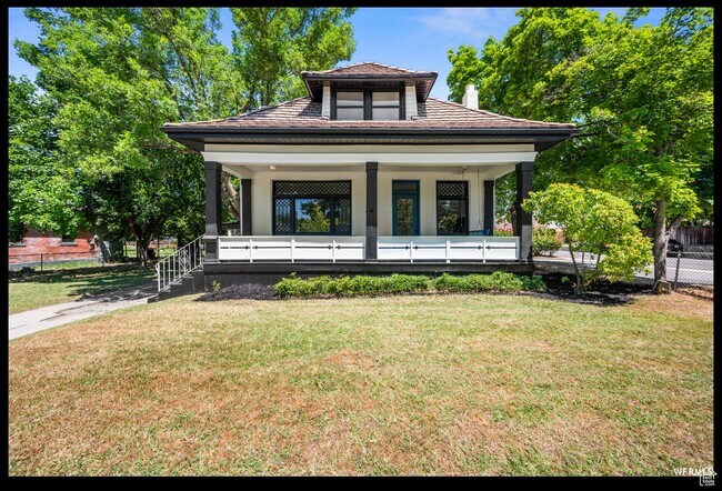 Building Photo - 1027 E Emerson Ave