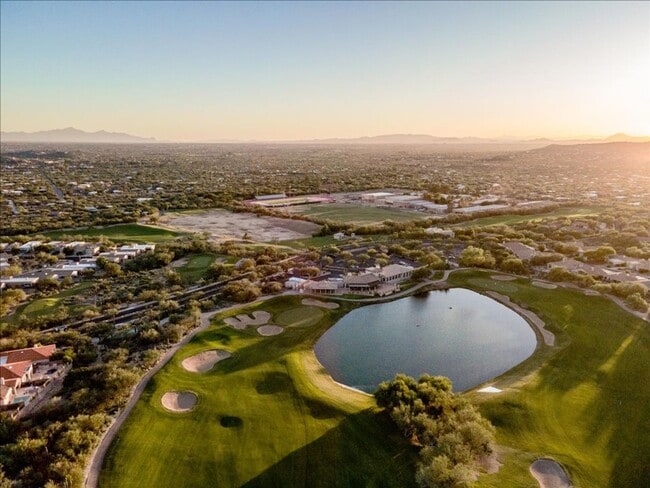 Building Photo - 3 Bedroom 2 Bathroom + Den   Gated Communi...