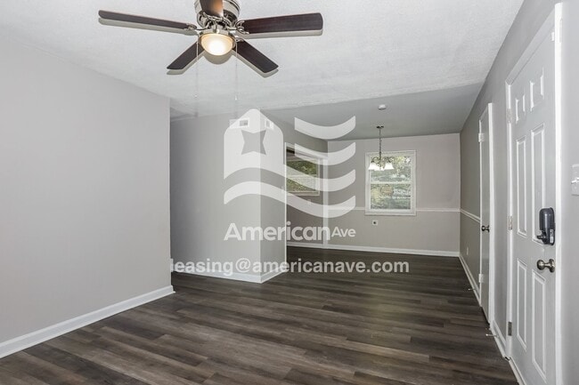 Photo - 715 Schroder Ave NE