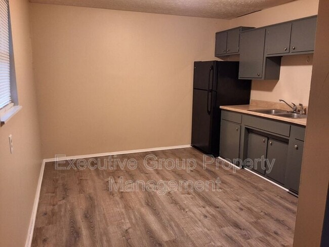 Photo - 1190 Lois Ln