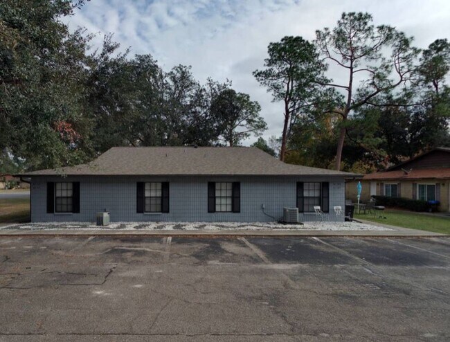 Cozy 2/1 Quadplex in NW Gainesville – Quie... - Cozy 2/1 Quadplex in NW Gainesville – Quie... House