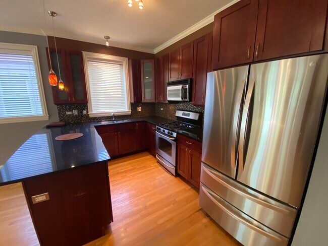 Photo - 2038 W Iowa St Unit 2W