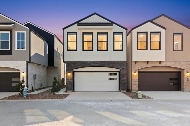 Building Photo - 2923 El Fenice Ln