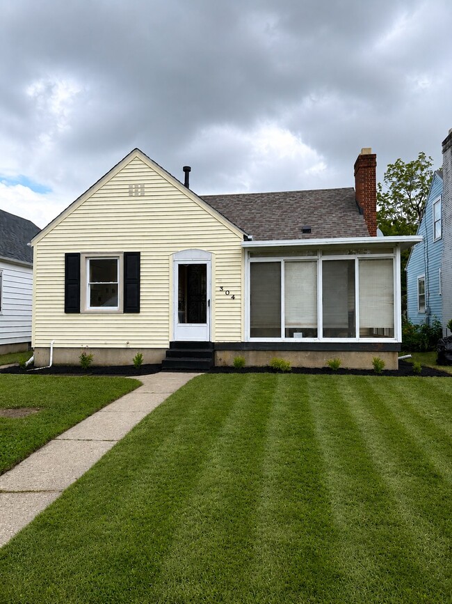 Building Photo - 504 N Upland Ave