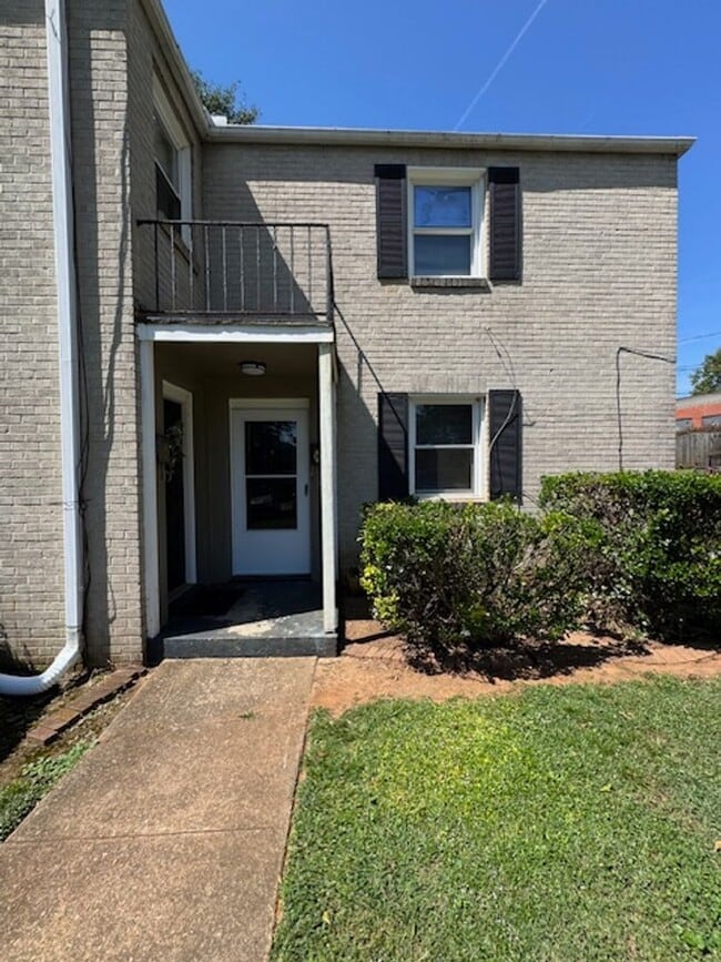 Photo - Downtown living at its best!  Remodeled - ...