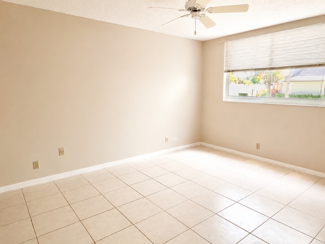 Photo - 2865 SW 22nd Ave Unit 1080