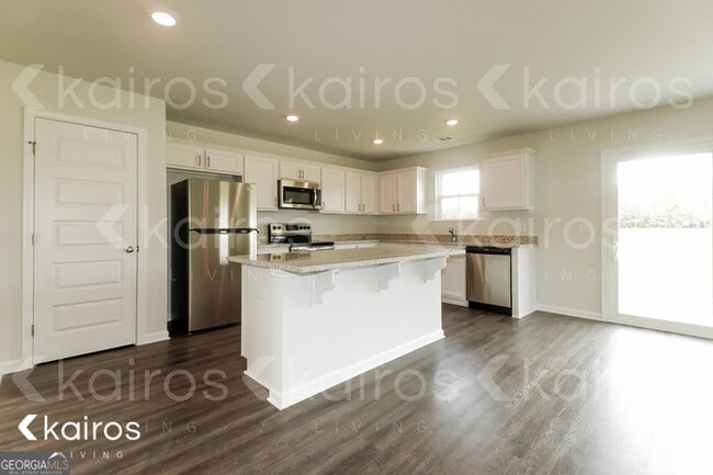 Photo - 210 Western Red Cedar Dr