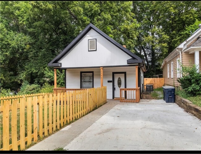 Photo - 2243 Spruce Ave