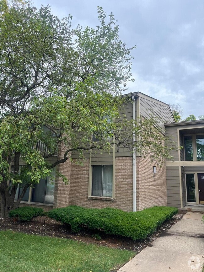 Building Photo - 22350 Lucerne Dr Unit 2 Rental