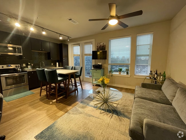 Building Photo - 1900 Barton Springs Rd Unit 4004 Rental