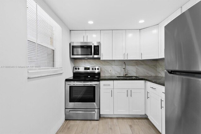 Building Photo - 1109 NE 6th Ave Unit 2 Rental