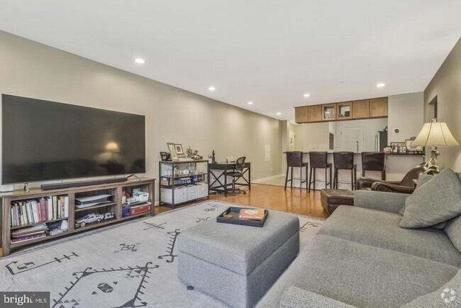 Building Photo - 1020 N Stafford St Unit 201 Rental