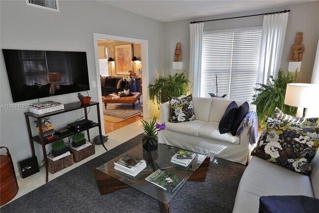 Photo - 2828 Segovia St