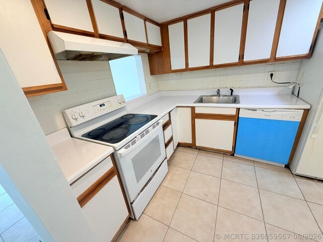 Building Photo - 4304 NW 9th Ave Unit 3-3B