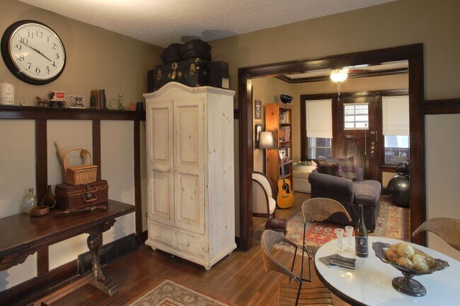 Living & dining room - Fairfield Avenue Flats