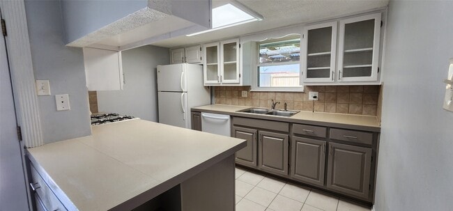 Photo - 2527 Meandering Trail