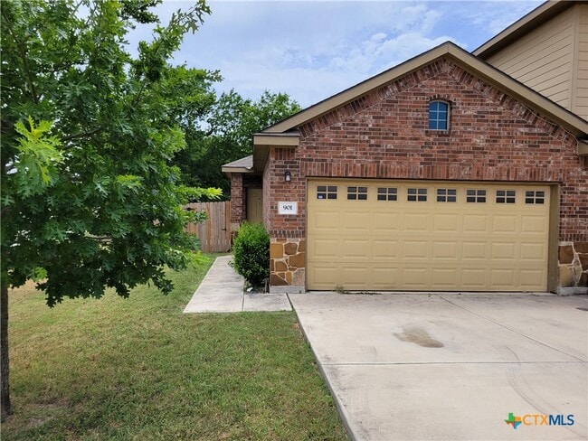 Photo - 901 Brown Rock Dr