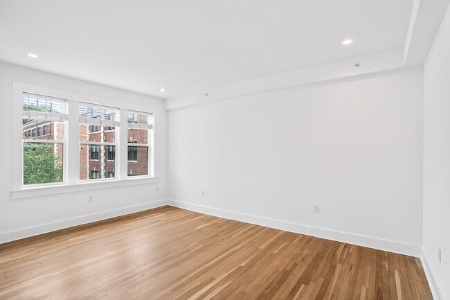 16a Forest St. Unit 33