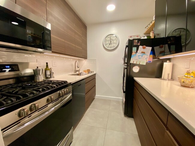 Photo - 2400 41st St NW Unidad 204