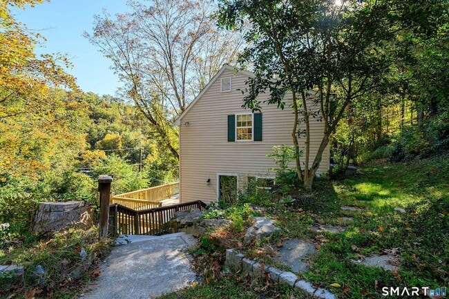 54 Farview Dr