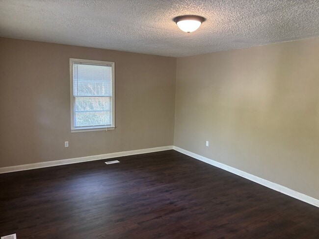 Photo - 213 Caulder Cir