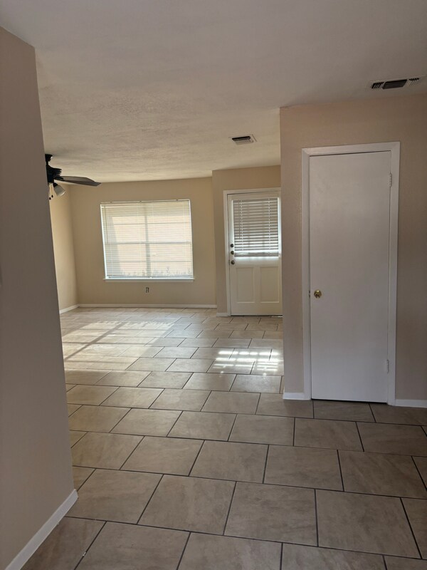 Photo - 3225 Crites St Unidad 102