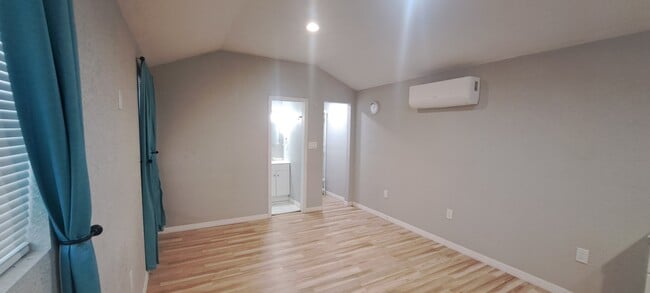 Photo - 3505 N 72nd St Unidad 1