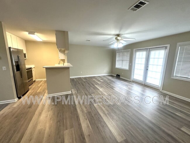 Photo - 125 Commons Dr