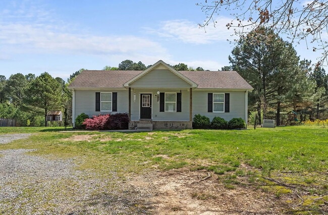 Move-In Ready Cottage on 1.36 Acres with L... - Move-In Ready Cottage on 1.36 Acres with L... Apartment