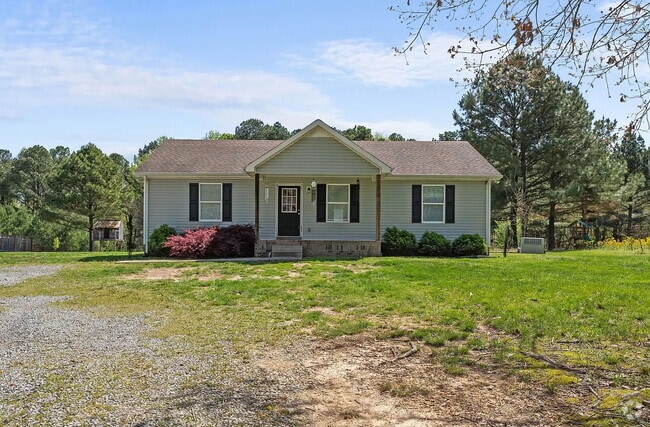 Building Photo - Move-In Ready Cottage on 1.36 Acres with L... Rental