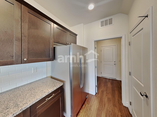 Photo - 5824 Petronius St