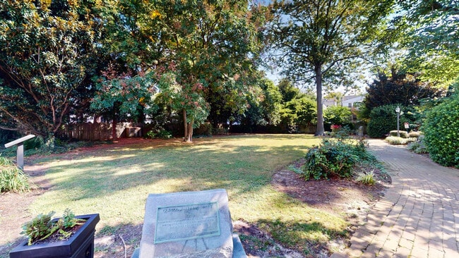 Photo - TC411 Dinwiddie St