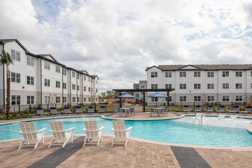 Resort Style Swimming Pool