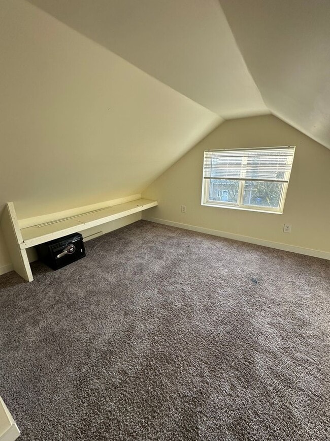 Photo - 3 Bed Room 1.5 Bath