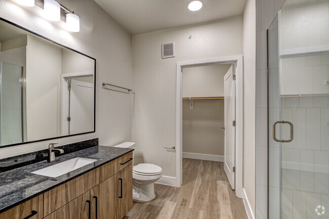 2BR, 2BA - 2,346SF - Bathroom