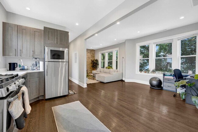 Photo - 2519 W Altgeld St Unit 1e