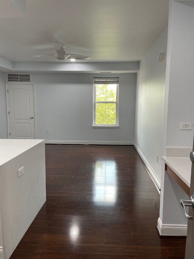 Photo - "Chic Urban Retreat: Stylish 1-Bed Condo w... Unit #429