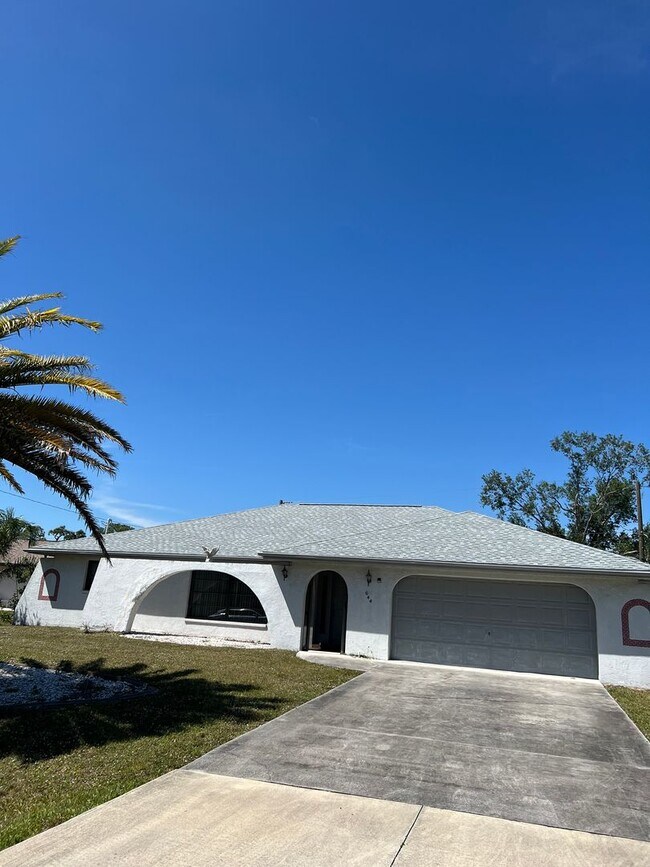 Photo - Located in the heart of Port Charlotte