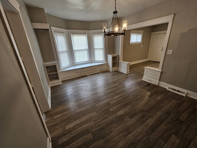 Photo - 2032 W 98th St