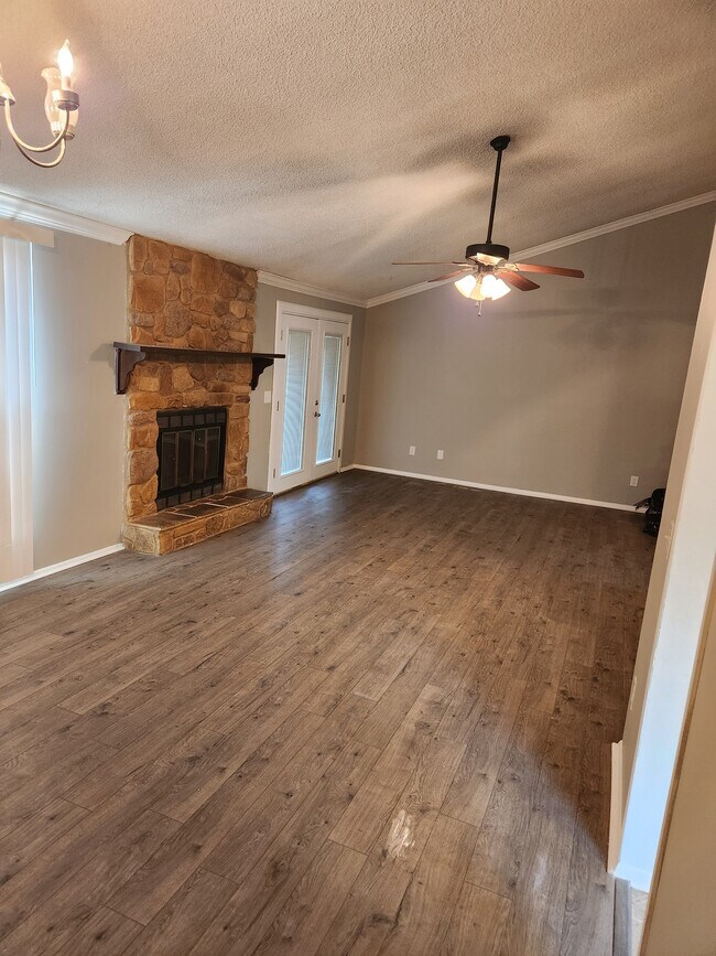 Photo - 170 Forestview Cir