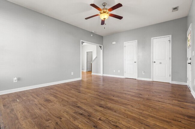 Photo - Towne Pointe